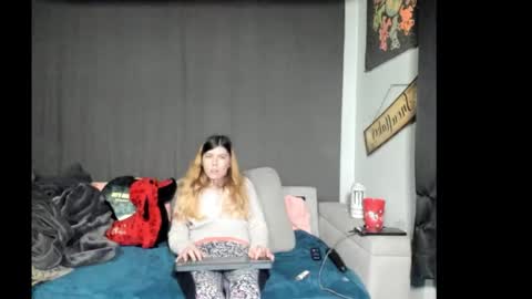 roxihazeleyes online show from 02-25-26, 12:42