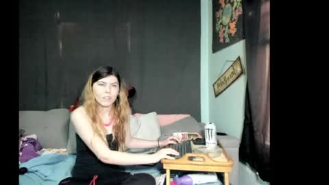 roxihazeleyes online show from 04-28-26, 06:24