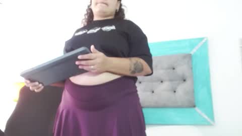 roxiie online show from 10-17-25, 07:16