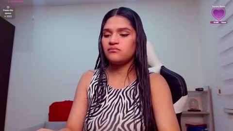 Snapshot of roxxi_2110 chatting on 09-24-25, 01:53 roxxi_2110 online show from 09-24-25, 01:53