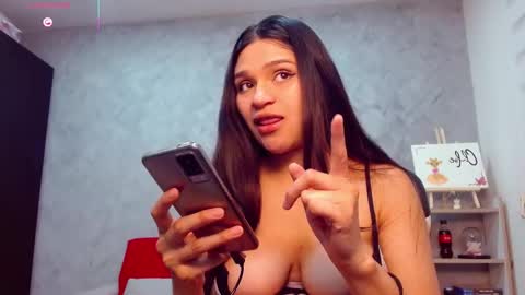 Snapshot of roxxi_2110 chatting on 10-06-25, 01:47 roxxi_2110 online show from 10-06-25, 01:47