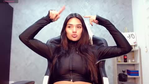 Snapshot of roxxi_2110 chatting on 11-29-25, 03:31 roxxi_2110 online show from 11-29-25, 03:31