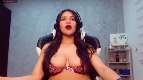 Snapshot of roxxi_2110 chatting on 12-02-25, 02:17 roxxi_2110 online show from 12-02-25, 02:17