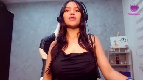 Snapshot of roxxi_2110 chatting on 12-03-25, 02:08 roxxi_2110 online show from 12-03-25, 02:08