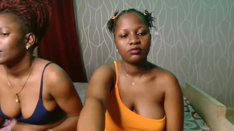 Snapshot of roxy_heather chatting on 11-04-25, 11:04 Roxy online show from 11-04-25, 11:04