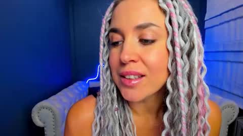 Roxy online show from 10-17-25, 02:04