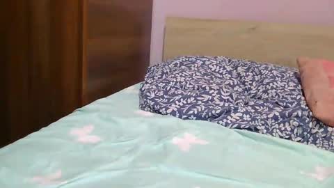 roxy secrets online show from 01-14-25, 06:49