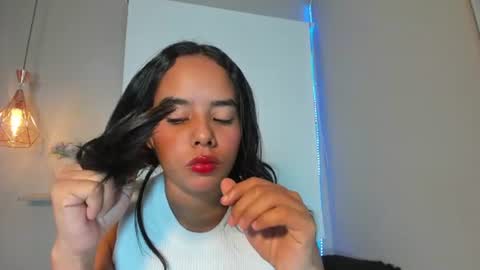 roxy_stone1 online show from 06-10-26, 07:13