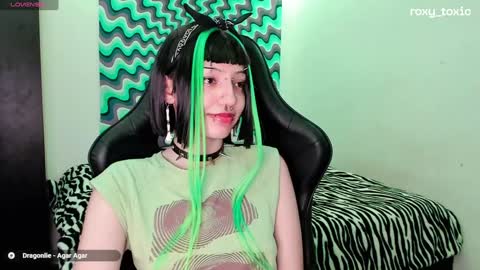 Roxy Independient model Help me to reach 50 thumbs up online show from 01-21-25, 01:08