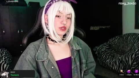 Roxy Independient model Help me to reach 50 thumbs up online show from 10-08-25, 01:36