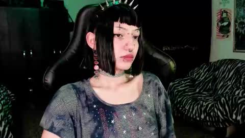 Snapshot of roxy_toxic chatting on 01-12-26, 11:54 Roxy Independient model Help me to reach 50 thumbs up online show from 01-12-26, 11:54