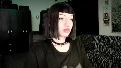 Snapshot of roxy_toxic chatting on 02-24-26, 12:41 Roxy Independient model Help me to reach 50 thumbs up online show from 02-24-26, 12:41