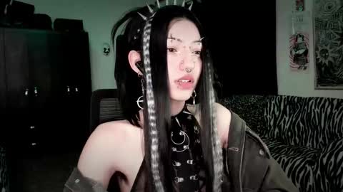 Snapshot of roxy_toxic chatting on 02-25-26, 12:53 Roxy Independient model Help me to reach 50 thumbs up online show from 02-25-26, 12:53