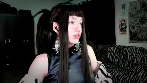 Snapshot of roxy_toxic chatting on 03-06-26, 01:24 Roxy Independient model Help me to reach 50 thumbs up online show from 03-06-26, 01:24