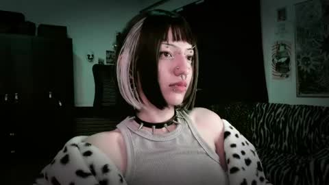 Roxy Independient model Help me to reach 50 thumbs up online show from 05-15-26, 11:45