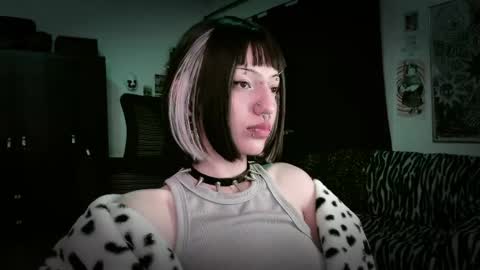 Roxy Independient model Help me to reach 50 thumbs up online show from 05-16-26, 12:29