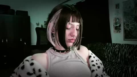 Roxy Independient model Help me to reach 50 thumbs up online show from 05-16-26, 12:40