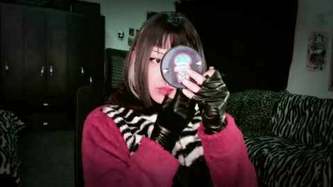 Roxy Independient model Help me to reach 50 thumbs up online show from 05-21-26, 12:28