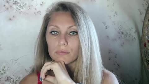 Snapshot of roxyfox18x01 chatting on 09-25-25, 08:40 roxyfox18x01 online show from 09-25-25, 08:40