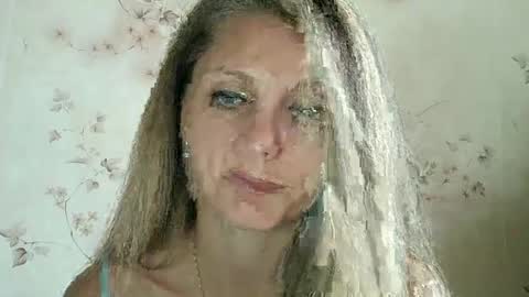 Snapshot of roxyfox18x01 chatting on 09-28-25, 09:25 roxyfox18x01 online show from 09-28-25, 09:25