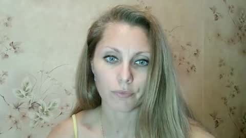 Snapshot of roxyfox18x01 chatting on 10-11-25, 02:26 roxyfox18x01 online show from 10-11-25, 02:26