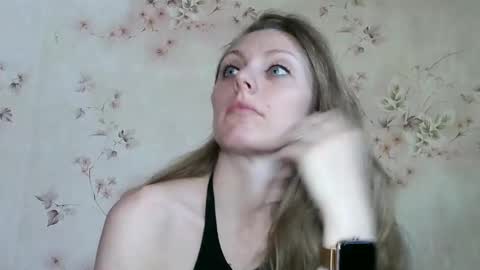 roxyfox18x01 online show from 06-02-26, 07:32