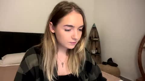 Roxy online show from 04-16-26, 01:45