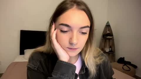 Roxy online show from 04-19-26, 01:32