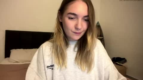 Roxy online show from 04-28-26, 01:49