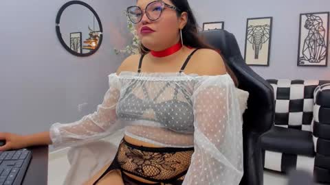 Snapshot of roxyvixen_ chatting on 11-03-25, 11:59 Roxy Vixen  online show from 11-03-25, 11:59