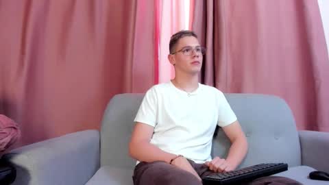 Kairo  online show from 09-25-25, 07:17