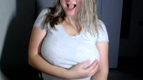 Snapshot of royalboobs chatting on 12-09-24, 09:37 Cameron online show from 12-09-24, 09:37
