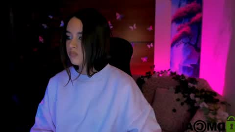 Snapshot of rozmary_ket chatting on 12-20-24, 05:18 Im Rozmary nice to meet you 3 online show from 12-20-24, 05:18