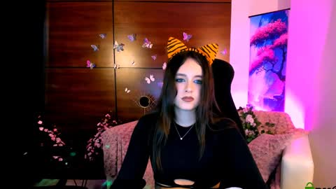 Snapshot of rozmary_ket chatting on 01-06-25, 05:06 Im Rozmary nice to meet you 3 online show from 01-06-25, 05:06