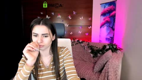 Snapshot of rozmary_ket chatting on 01-21-25, 10:41 Im Rozmary nice to meet you 3 online show from 01-21-25, 10:41