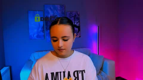 Snapshot of rozmary_ket chatting on 09-24-25, 03:59 Im Rozmary nice to meet you 3 online show from 09-24-25, 03:59