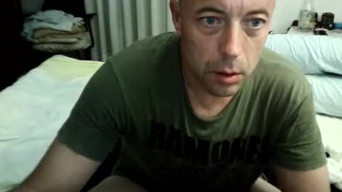 Snapshot of rubito42 chatting on 10-15-25, 11:27 rubito42 online show from 10-15-25, 11:27