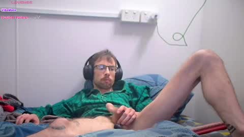 Snapshot of rubitricky chatting on 10-02-25, 12:12 RubitRicky online show from 10-02-25, 12:12