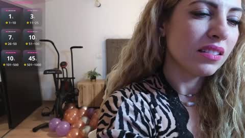 Snapshot of ruby_fit chatting on 02-08-25, 12:06 Ruby online show from 02-08-25, 12:06