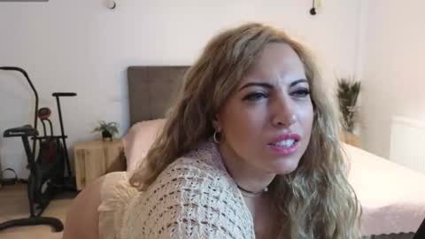 Snapshot of ruby_fit chatting on 11-20-25, 02:01 Ruby online show from 11-20-25, 02:01