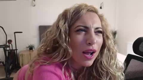 Snapshot of ruby_fit chatting on 11-30-25, 02:15 Ruby online show from 11-30-25, 02:15