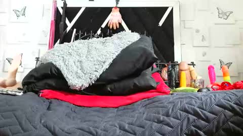 Snapshot of rubyemerald_ chatting on 10-10-25, 01:37 rubyemerald_ online show from 10-10-25, 01:37