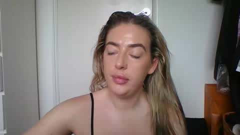 rubyredxxxoxxx online show from 11-11-25, 10:04