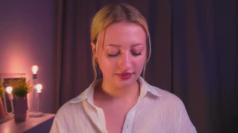 Mila online show from 09-18-25, 03:14