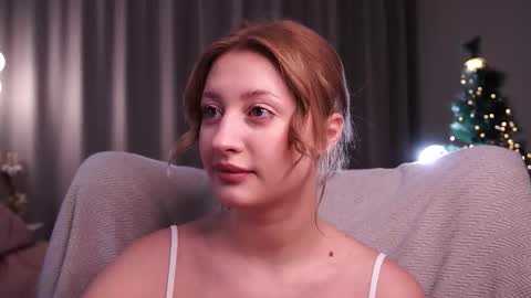 Snapshot of rue_novella chatting on 12-22-25, 05:10 Mila online show from 12-22-25, 05:10