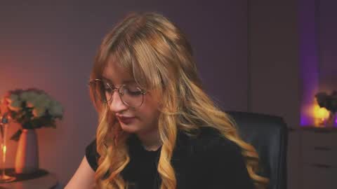 Mila online show from 04-22-26, 05:25