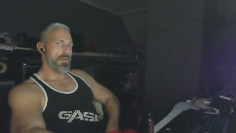 Chico que rico Caliente online show from 01-06-25, 12:16