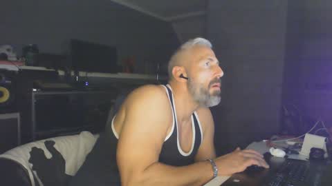 Chico que rico Caliente online show from 01-06-25, 03:20