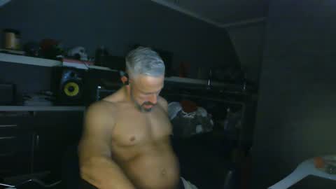 Chico que rico Caliente online show from 02-04-25, 10:45