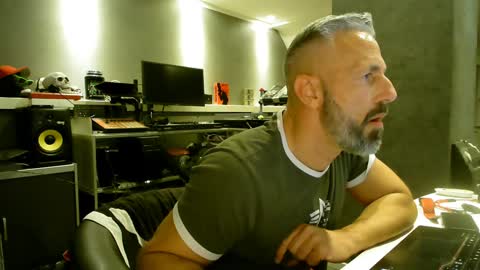 Chico que rico Caliente online show from 02-07-25, 06:35